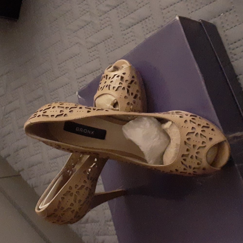 Shoes - Picture 4 of 4